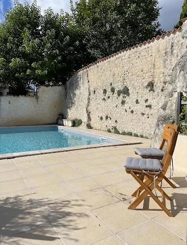 Maison D'amis * Salles-Lavalette